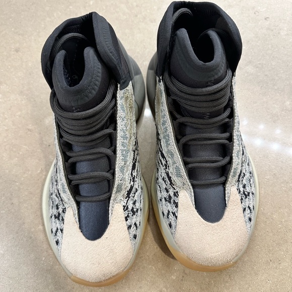 - Yeezy QNTM main image 5